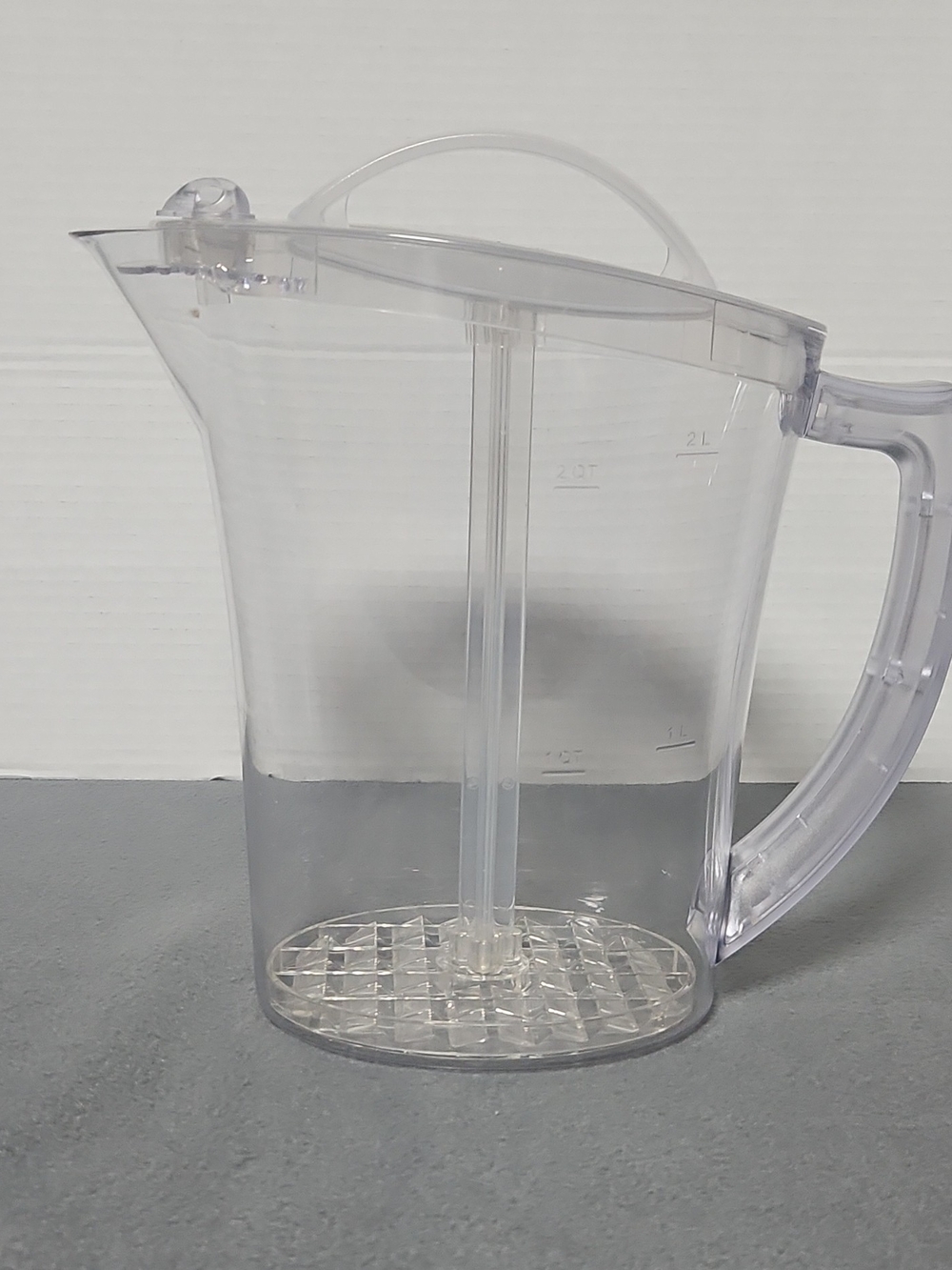Pampered Chef Clear Plastic Pitcher with Handle and Lid - Clear